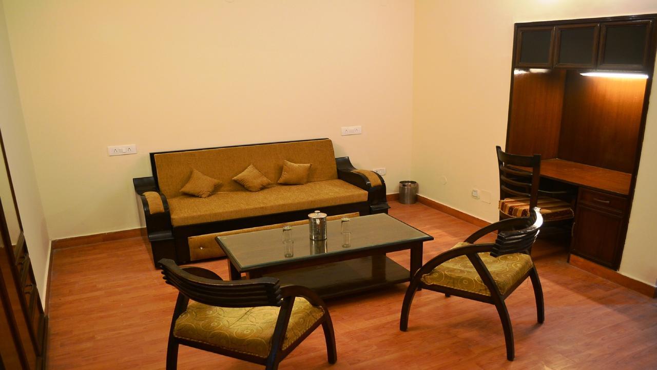 Oyo 19024 Majestic Oak Bush Hotel Mussoorie Bagian luar foto