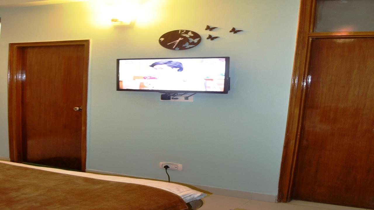 Oyo 19024 Majestic Oak Bush Hotel Mussoorie Bagian luar foto
