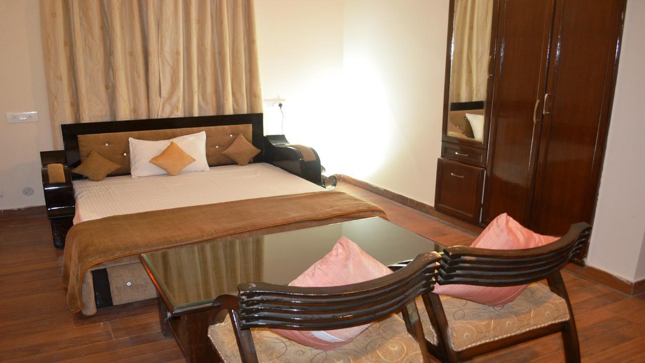 Oyo 19024 Majestic Oak Bush Hotel Mussoorie Bagian luar foto