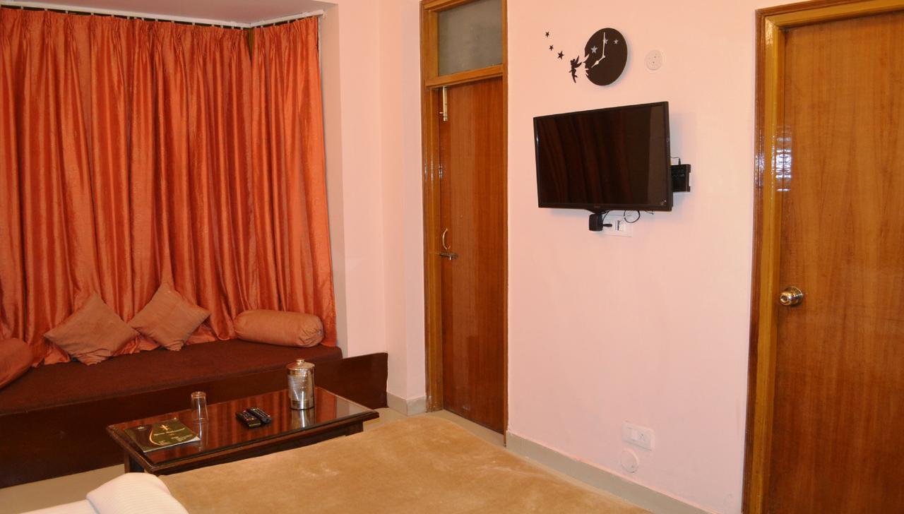Oyo 19024 Majestic Oak Bush Hotel Mussoorie Bagian luar foto