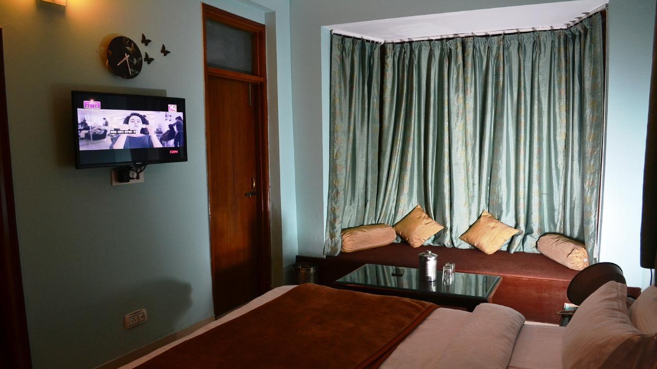 Oyo 19024 Majestic Oak Bush Hotel Mussoorie Bagian luar foto