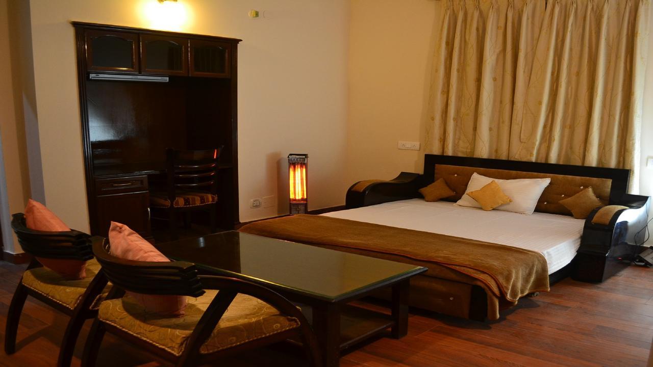 Oyo 19024 Majestic Oak Bush Hotel Mussoorie Bagian luar foto