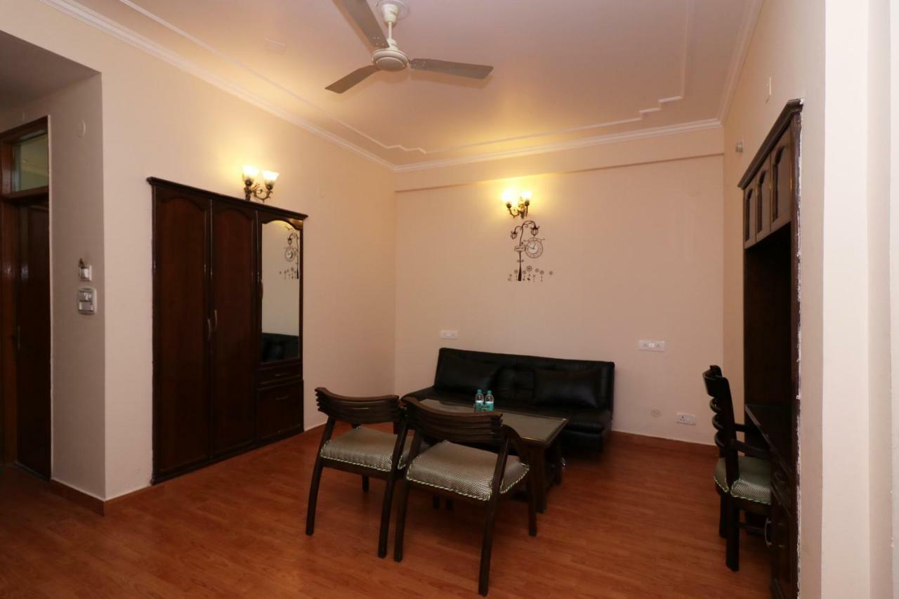 Oyo 19024 Majestic Oak Bush Hotel Mussoorie Bagian luar foto