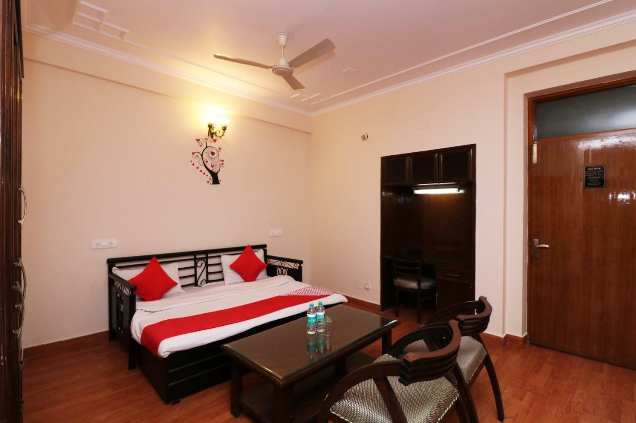Oyo 19024 Majestic Oak Bush Hotel Mussoorie Bagian luar foto