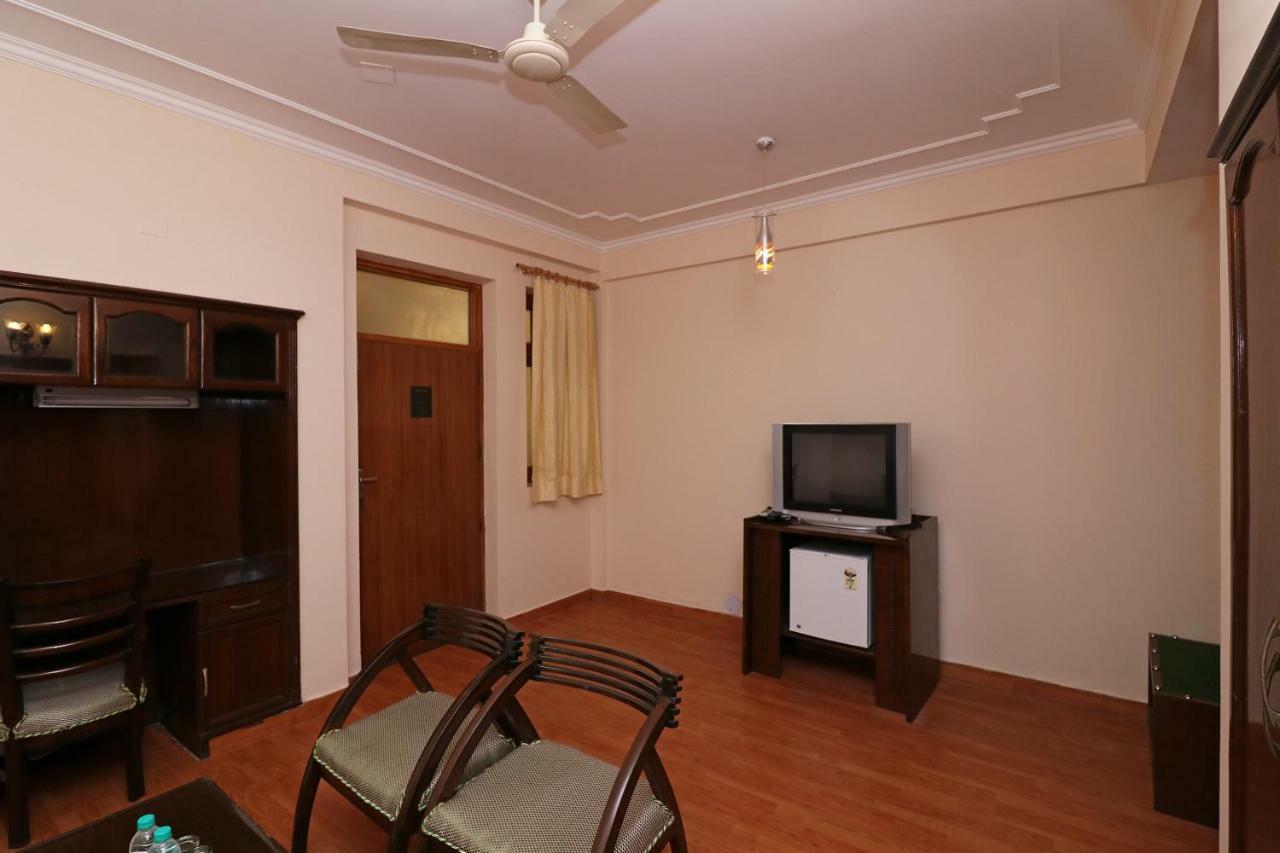 Oyo 19024 Majestic Oak Bush Hotel Mussoorie Bagian luar foto
